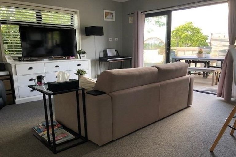 Photo of property in 1/234 Rangatira Road, Beach Haven, Auckland, 0626