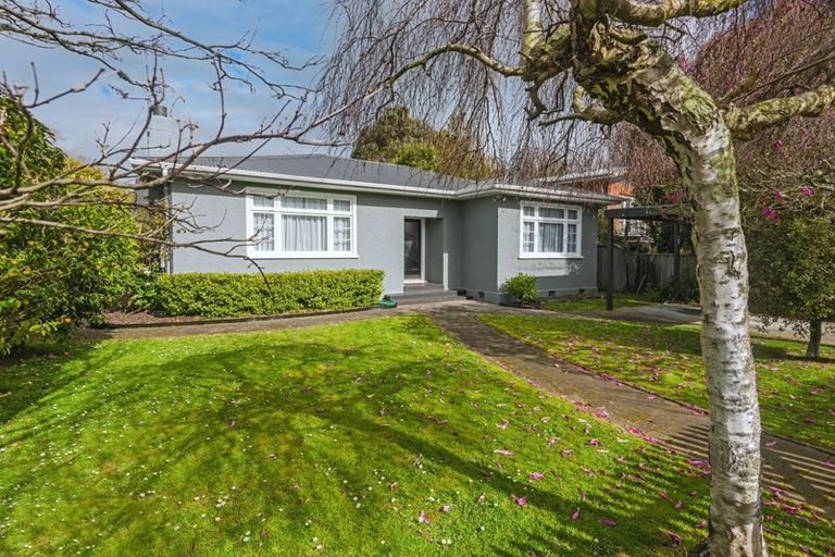Photo of property in 10 Hardie Street, Hokowhitu, Palmerston North, 4410