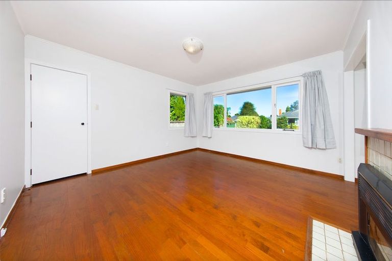 Photo of property in 3 Roby Street, Te Atatu Peninsula, Auckland, 0610
