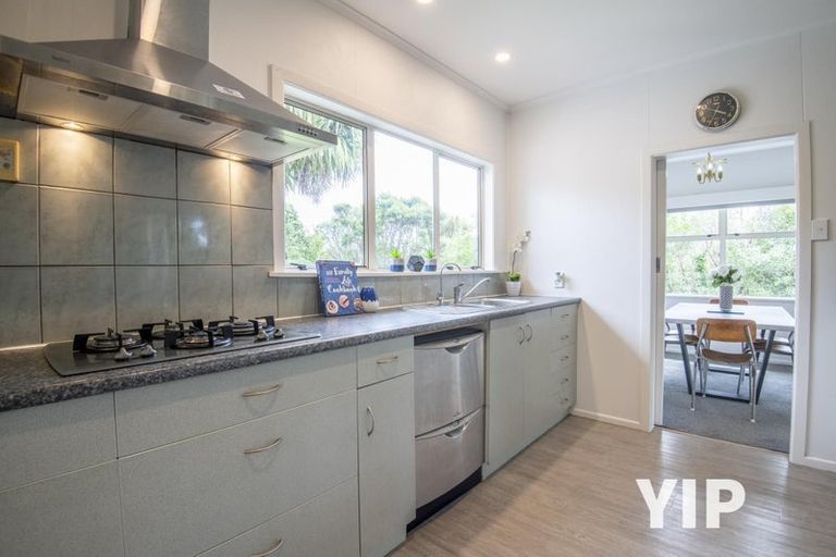 Photo of property in 20 Horokiwi Road West, Newlands, Wellington, 6037