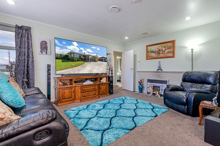 Photo of property in 43 Benmore Avenue, Cloverlea, Palmerston North, 4412