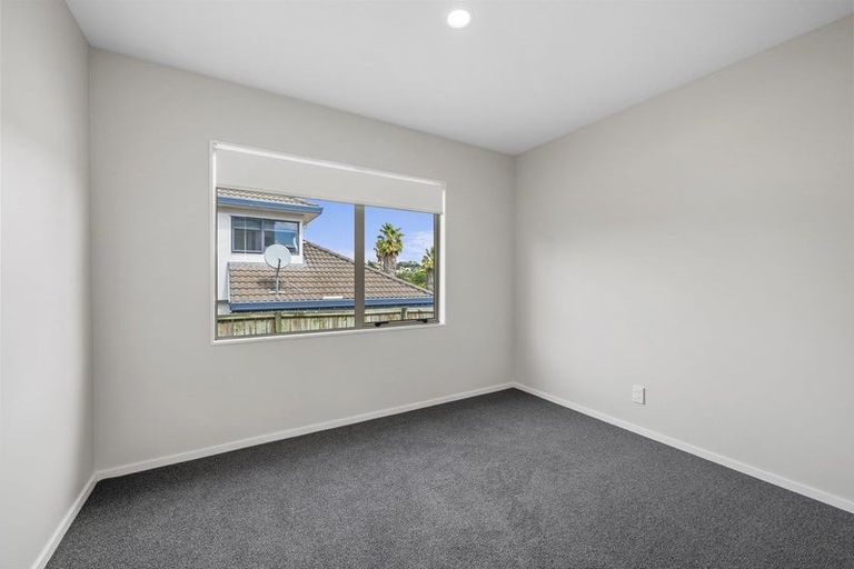 Photo of property in 27 Calypso Way, Unsworth Heights, Auckland, 0632