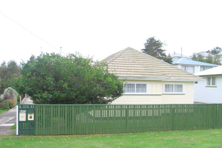 Photo of property in 25 Mexted Terrace, Tawa, Wellington, 5028
