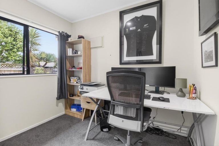 Photo of property in 2/19 Sailfish Drive, West Harbour, Auckland, 0618
