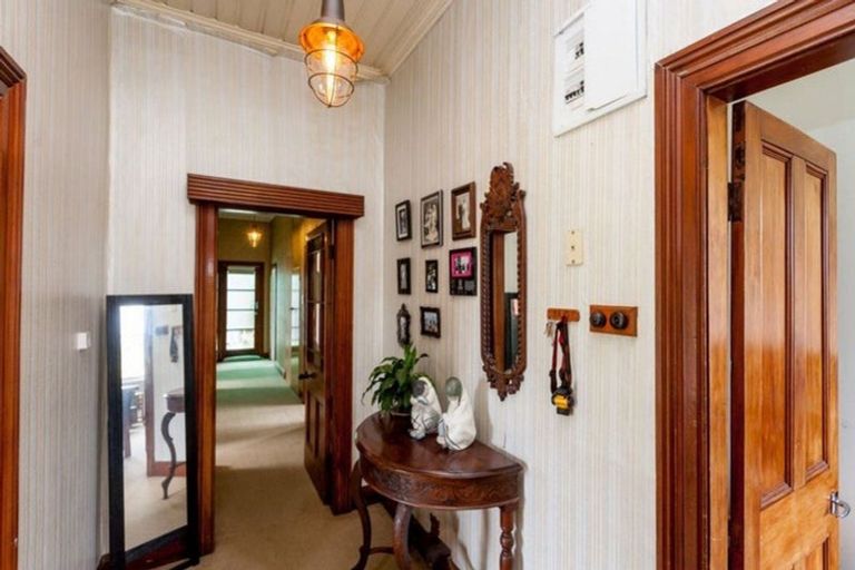 Photo of property in 421a South Road, Omata, New Plymouth, 4374