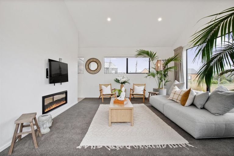 Photo of property in 7 Kinross Lane, Jacks Point, Queenstown, 9371