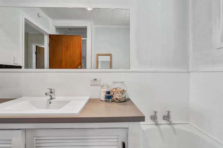 Photo of property in 16a Glasgow Street, Hawera, 4610