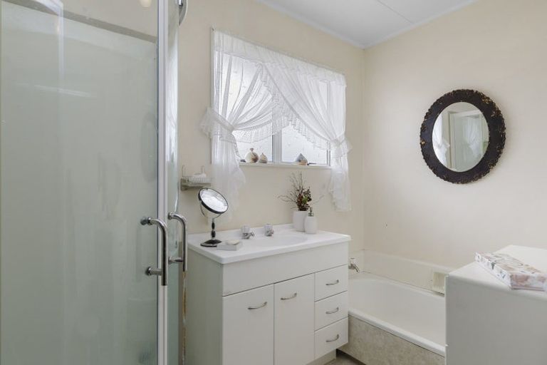 Photo of property in 298 Wellington Road, Wainuiomata, Lower Hutt, 5014