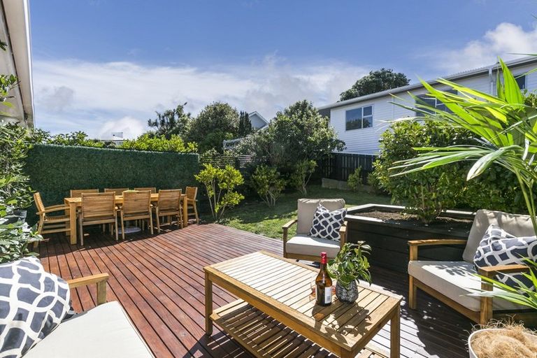 Photo of property in 35 Akaroa Drive, Maupuia, Wellington, 6022