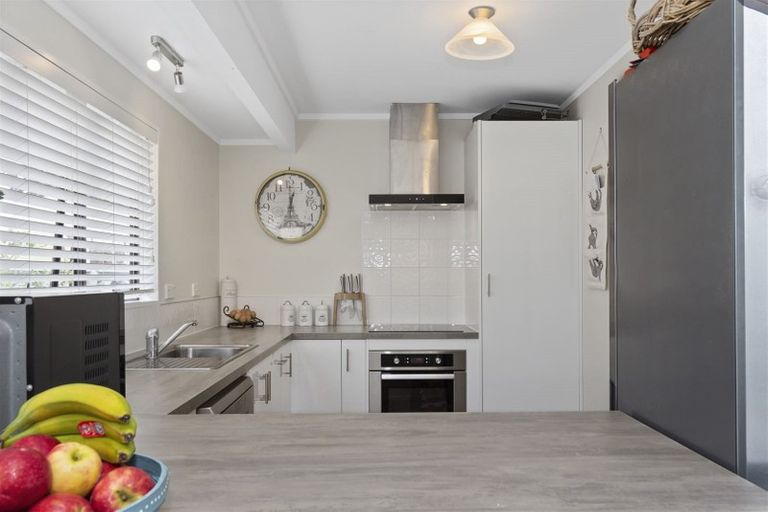 Photo of property in 2/285 Oceanbeach Road, Mount Maunganui, 3116