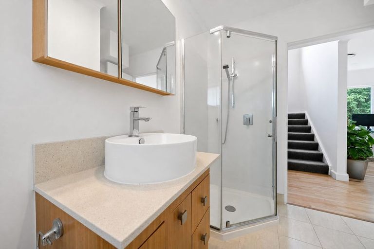 Photo of property in 82e Verbena Road, Birkdale, Auckland, 0626