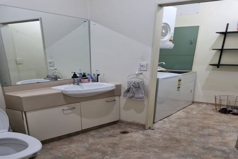 Photo of property in 17 Kent Terrace - Kent Apartments, 4f/16 Kent Terrace, Mount Victoria, Wellington, 6011