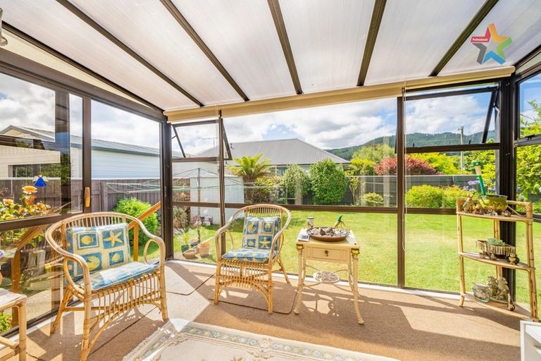 Photo of property in 1 Craig Grove, Elderslea, Upper Hutt, 5018