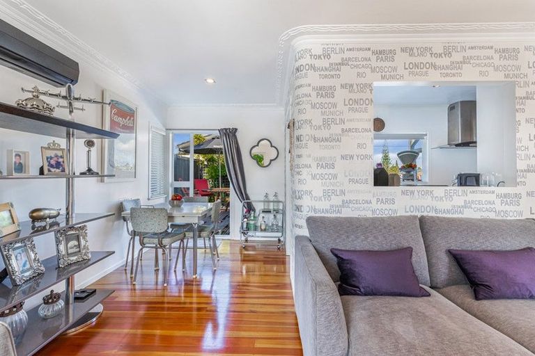 Photo of property in 2/29 Sunnyfield Crescent, Glenfield, Auckland, 0629