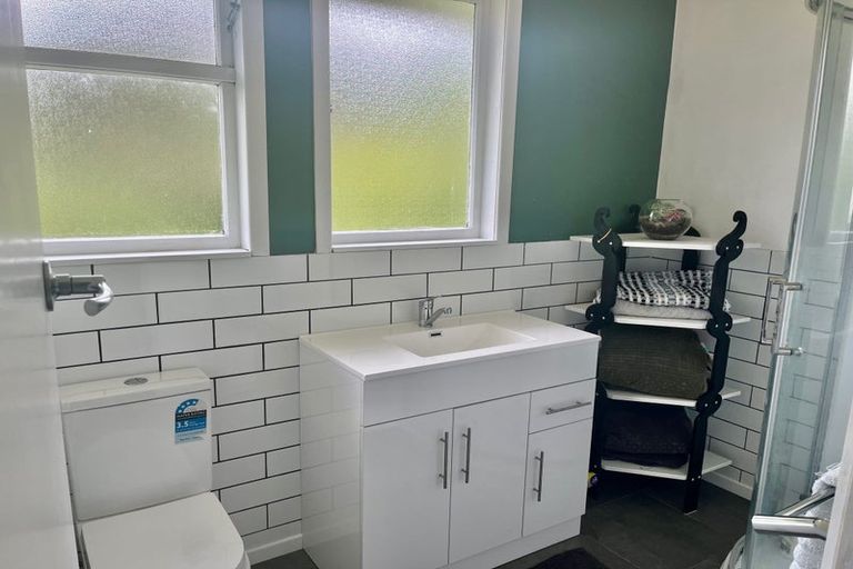 Photo of property in 15 Wiremu Place, Blagdon, New Plymouth, 4310