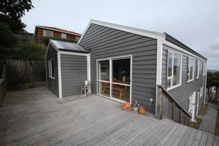 Photo of property in 2 Kapil Grove, Khandallah, Wellington, 6035