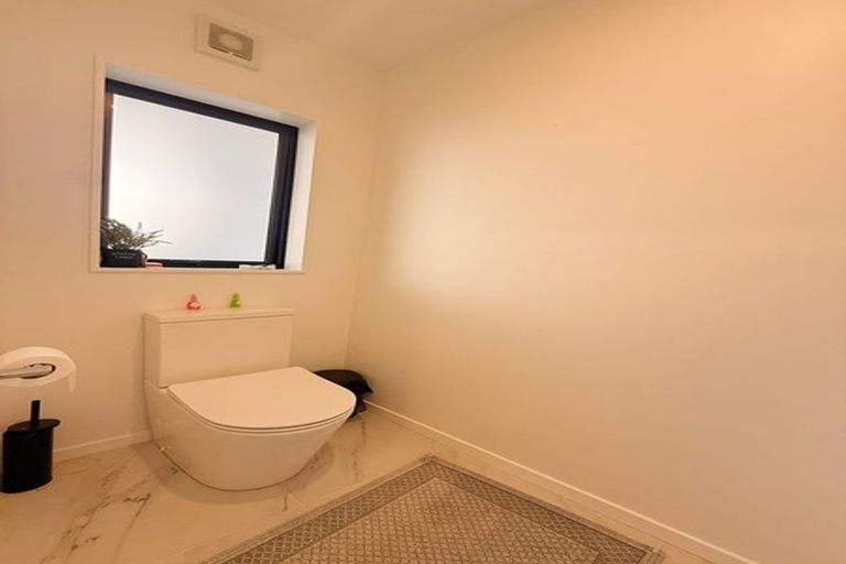 Photo of property in 47d Northcote Road, Hillcrest, Auckland, 0627