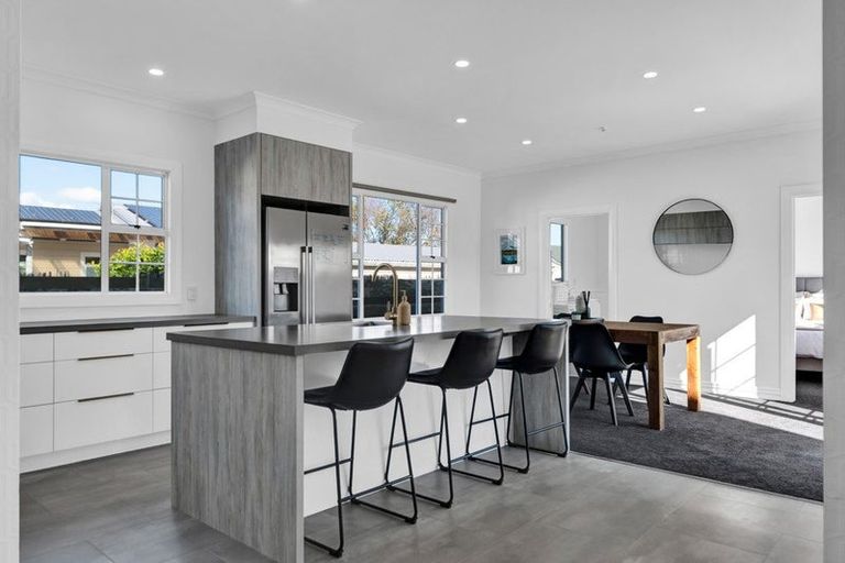 Photo of property in 11 Fantham Street, Hawera, 4610