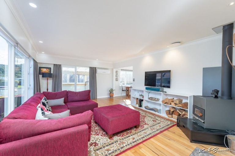 Photo of property in 6 Bella Grove, Naenae, Lower Hutt, 5011