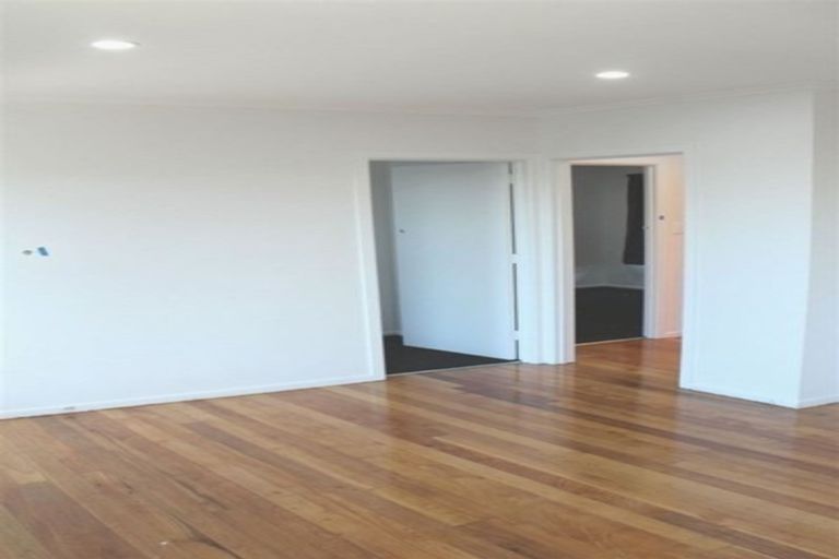 Photo of property in 61 Ocean View Road, Hillcrest, Auckland, 0627