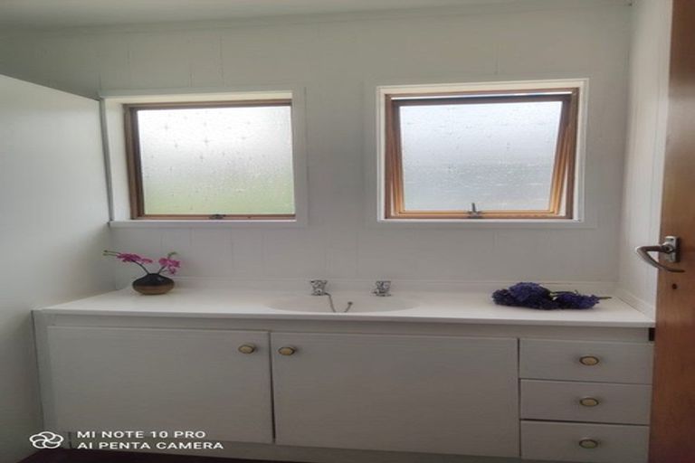 Photo of property in 81 Chivalry Road, Glenfield, Auckland, 0629