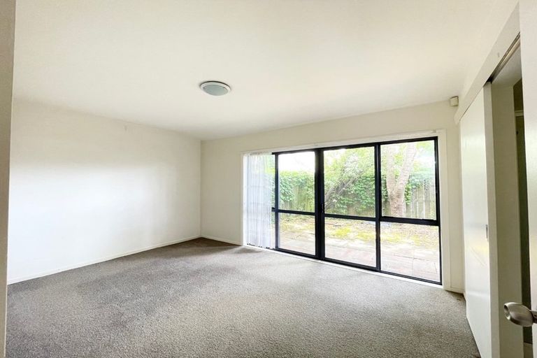 Photo of property in Krisley Court, 5/6 Ambrico Place, New Lynn, Auckland, 0600