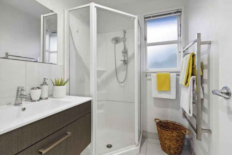 Photo of property in 1/5 September Place, Forrest Hill, Auckland, 0620