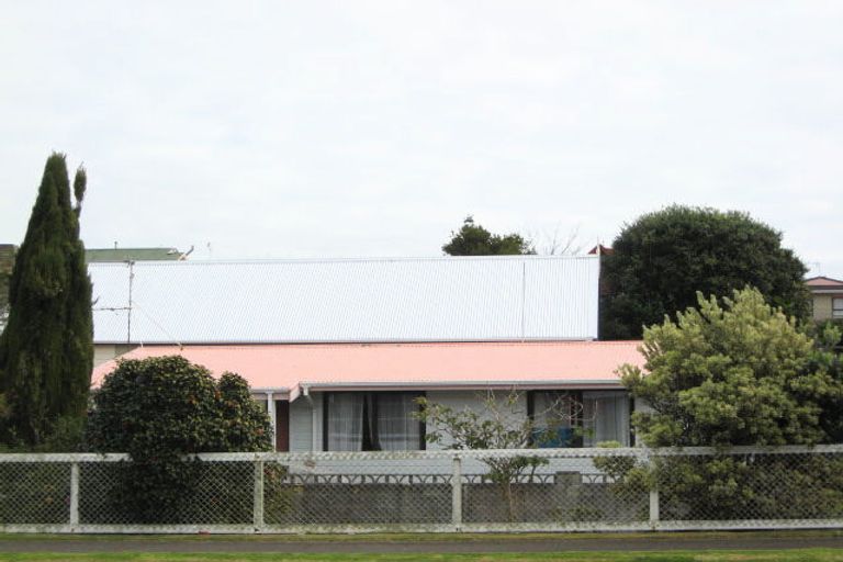 Photo of property in 10 Kingwell Street, Moturoa, New Plymouth, 4310