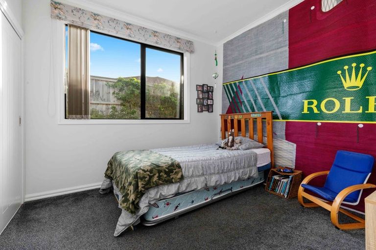 Photo of property in 4 Poutawa Lane, Clarks Beach, 2122