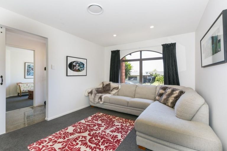 Photo of property in 22 Fairview Place, Havelock North, 4130