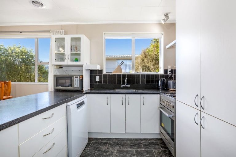 Photo of property in 25 Robson Street, Stokes Valley, Lower Hutt, 5019