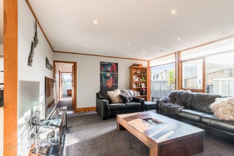 Photo of property in 52 Black Rock Road, Newlands, Wellington, 6037