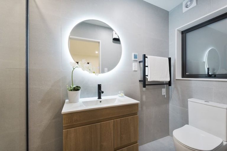 Photo of property in 8b Hadfield Street, Beach Haven, Auckland, 0626