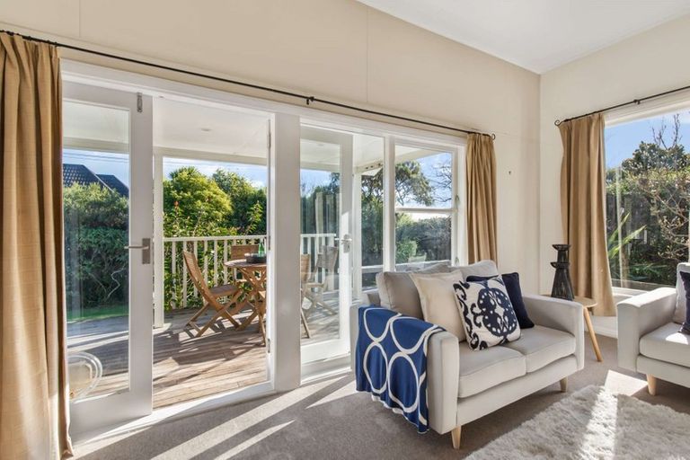 Photo of property in 92 Winara Avenue, Waikanae, 5036