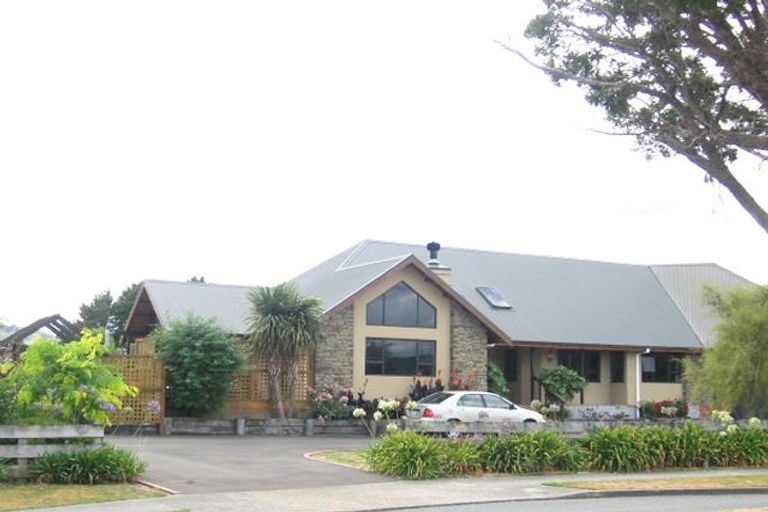 Photo of property in 6 Malcolm Gillies Grove, Totara Park, Upper Hutt, 5018