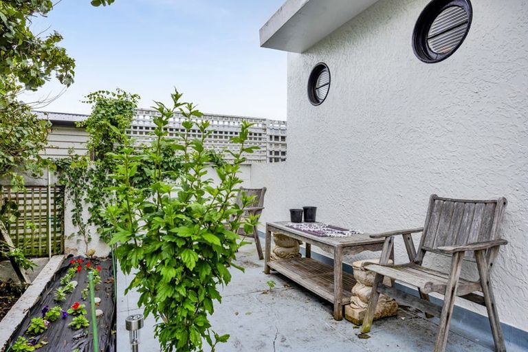 Photo of property in 14 Dives Avenue, Hawera, 4610