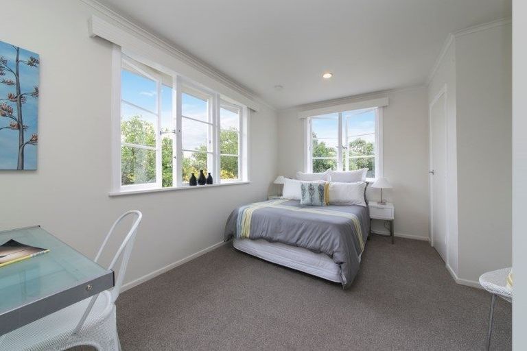 Photo of property in 15 Westall Road, New Lynn, Auckland, 0600