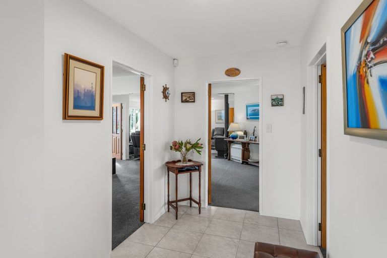 Photo of property in 18 Claverley Gardens, Avonhead, Christchurch, 8042