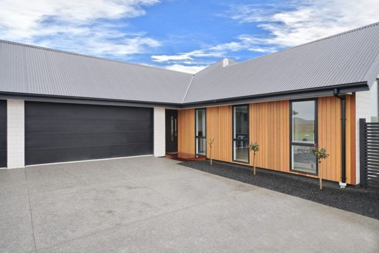 Photo of property in 12 Valour Drive, Rangiora, 7400