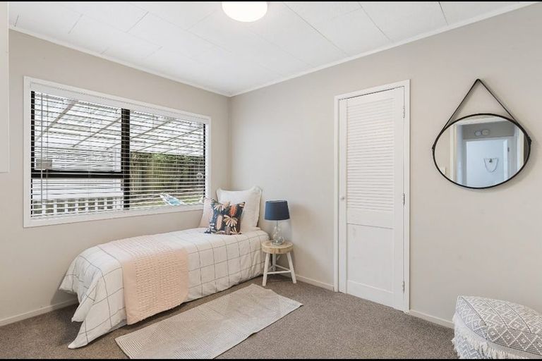 Photo of property in 9 Kupari Place, Totara Vale, Auckland, 0629