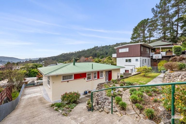 Photo of property in 37 Dalton Grove, Stokes Valley, Lower Hutt, 5019