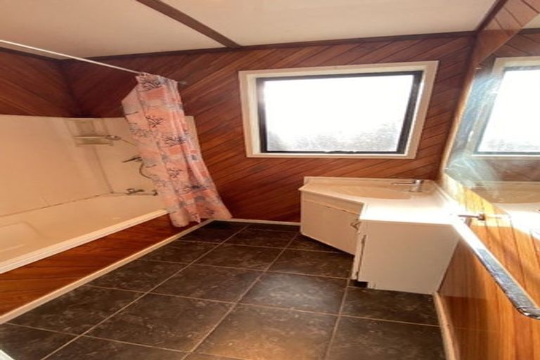 Photo of property in 3 Contessa Drive, Glenfield, Auckland, 0629