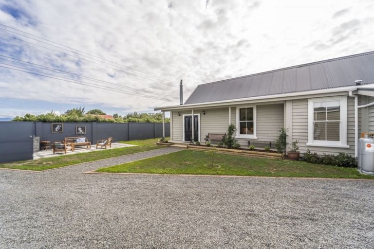 Photo of property in 99 Jellicoe Street, Martinborough, 5711