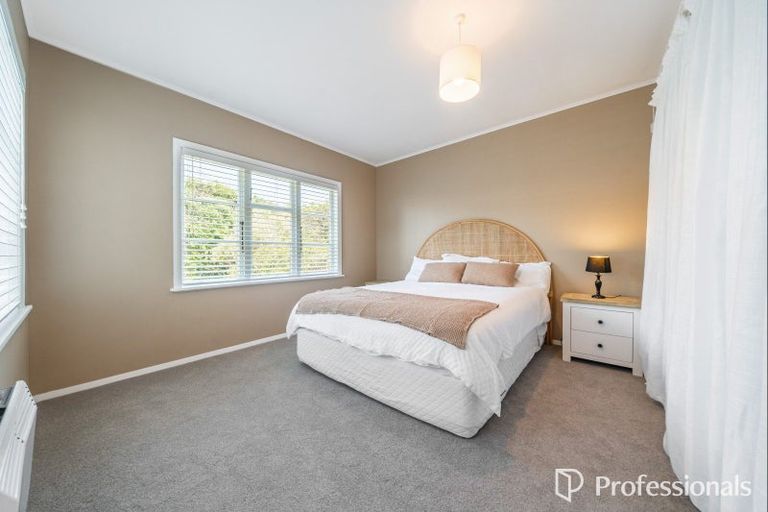 Photo of property in 6 Te Whiti Grove, Korokoro, Lower Hutt, 5012