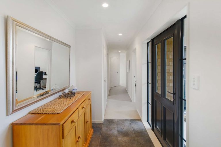 Photo of property in 8 Celtic Court, Roslyn, Palmerston North, 4414