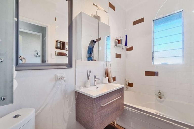 Photo of property in 2b Bell Road, Western Heights, Rotorua, 3015