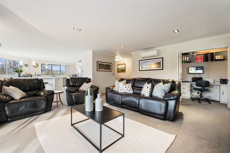 Photo of property in 2 Donovan Place, Aidanfield, Christchurch, 8025