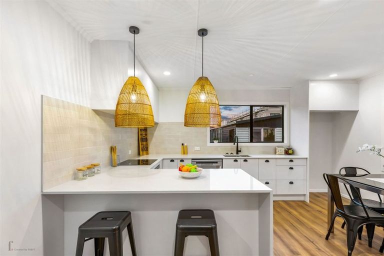 Photo of property in 11 Ranui Station Road, Ranui, Auckland, 0612