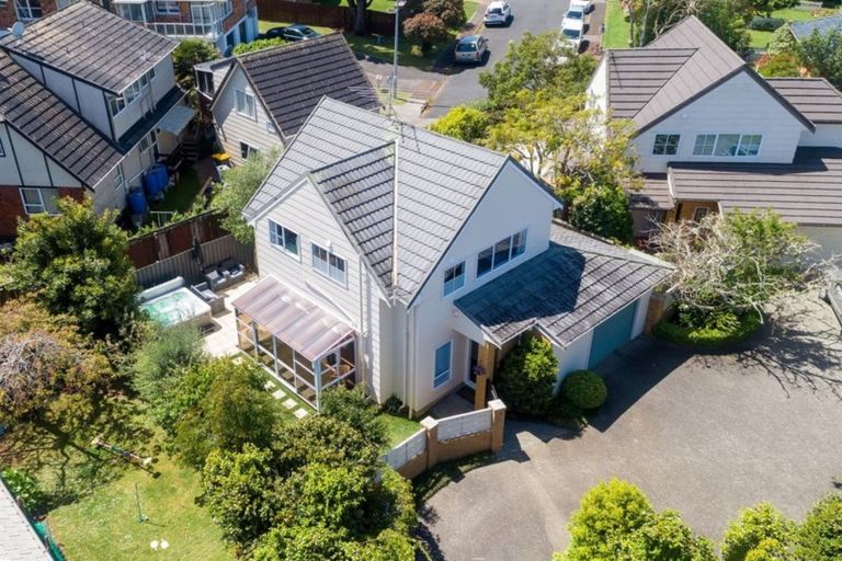 Photo of property in 1/12 Cobblestone Lane, Hillcrest, Auckland, 0627