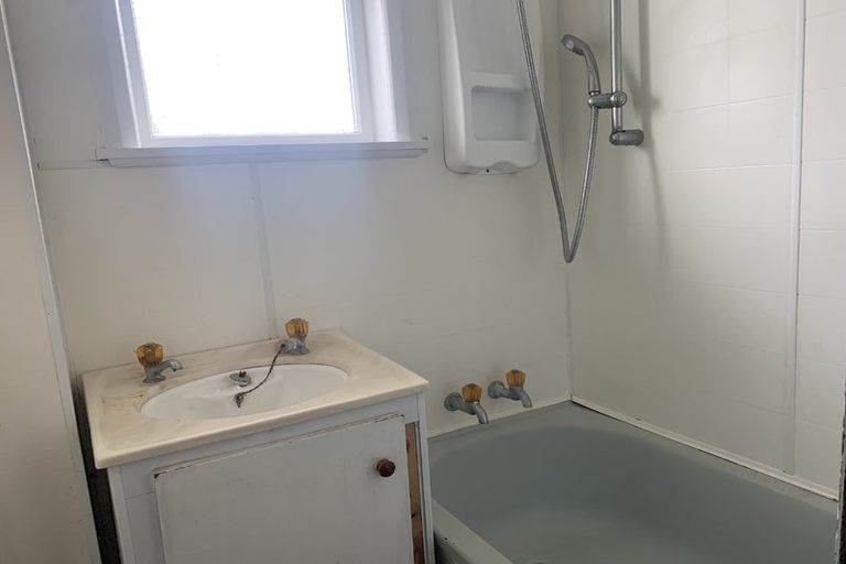 Photo of property in 38 Treadwell Street, Naenae, Lower Hutt, 5011